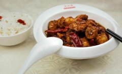 張成榮香辣雞架飯為創(chuàng)業(yè)者帶來(lái)致富商機(jī)