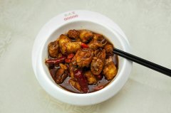張成榮香辣雞架飯是成熟的創(chuàng)業(yè)項(xiàng)目 可輕松開店立業(yè)