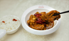 張成榮香辣雞架飯，搶占外賣市場(chǎng)得先機(jī)